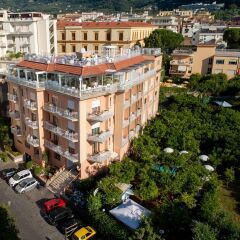 Hotel Regina Sorrento парковка