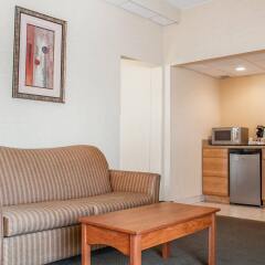 Отель Quality Hotel & Suites At The Falls США, Ниагара-Фолс - отзывы, цены и фото номеров - забронировать отель Quality Hotel & Suites At The Falls онлайн комната для гостей фото 2