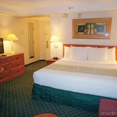 La Quinta Inn & Suites by Wyndham Ontario Airport in Ontario, United States of America from 147$, photos, reviews - zenhotels.com guestroom