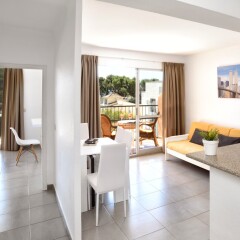 Апартаменты Martinez Apartments комната для гостей фото 4