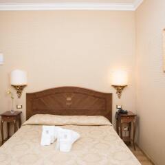 Отель Trevi Luxury Rooms сейф в номере