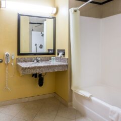 Отель Quality Inn & Suites Bell Gardens Белл Гарденс ванная фото 2