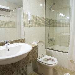 Travellers Hotel Apartment ванная