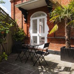 Отель Luxurious Hampstead Home with Gorgeous Garden фото 4