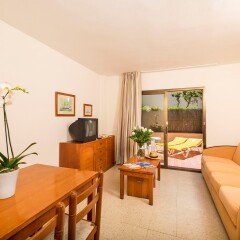 Отель Aparthotel Guitart Central Park Aqua Resort Испания, Льорет-де-Мар - отзывы, цены и фото номеров - забронировать отель Aparthotel Guitart Central Park Aqua Resort онлайн комната для гостей