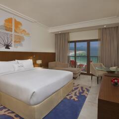 Отель DoubleTree by Hilton Resort & Spa Marjan Island комната для гостей фото 7