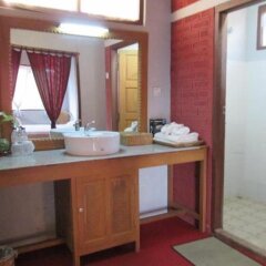 Отель Pyi1 Guest House Мьянма, Хехо - отзывы, цены и фото номеров - забронировать отель Pyi1 Guest House онлайн ванная