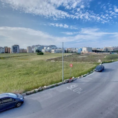 Отель Modern Apt Overlooking Green Area Каура парковка