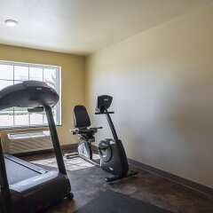 Отель Cobblestone Inn & Suites - Altamont фитнесс-зал