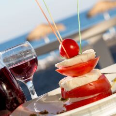 Отель Sea Side Beach Hotel Греция, Остров Санторини - отзывы, цены и фото номеров - забронировать отель Sea Side Beach Hotel онлайн приотельная территория фото 2