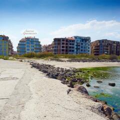 Отель Sunrise Apartments by Interhotel Pomorie Болгария, Поморие - отзывы, цены и фото номеров - забронировать отель Sunrise Apartments by Interhotel Pomorie онлайн пляж фото 2