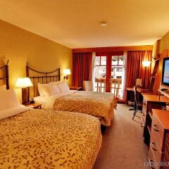 Отель Banff Caribou Lodge and Spa комната для гостей