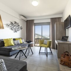 Апартаменты Mirage City Apartments Родос комната для гостей фото 2