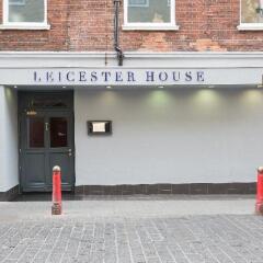 Отель Leicester Street парковка