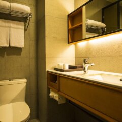 Отель JI Hotel Shanghai Hongqiao Transport Hub Linkong Zone Китай, Шанхай - отзывы, цены и фото номеров - забронировать отель JI Hotel Shanghai Hongqiao Transport Hub Linkong Zone онлайн ванная