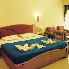Отель Silver Sands Beach Resort Гоа сейф в номере
