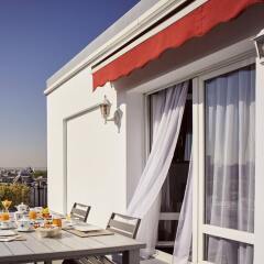Отель Maison Astor Paris, Curio Collection by Hilton балкон
