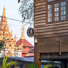 The Manor Hotel городской автобус