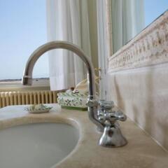 Отель Locanda dell'Amorosa Синалунга ванная фото 2