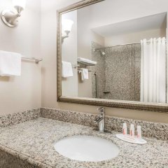 Super 8 by Wyndham Nacogdoches in Nacogdoches, United States of America from 88$, photos, reviews - zenhotels.com bathroom