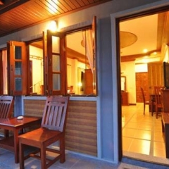 Отель Chalong Villa Resort and Spa Таиланд, Бухта Чалонг - отзывы, цены и фото номеров - забронировать отель Chalong Villa Resort and Spa онлайн гостиничный бар