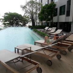 Отель The Base Pattaya by Avi Паттайя бассейн