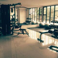 Апартаменты Pintree Service Apartment Pattaya Паттайя фитнесс-зал