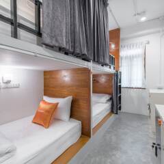 Tiny Taladnoi Hostel Бангкок комната для гостей фото 2