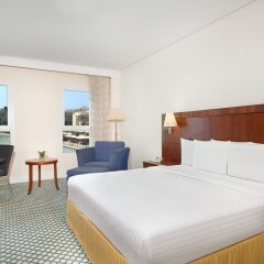 Отель Courtyard by Marriott Dubai Green Community комната для гостей фото 2