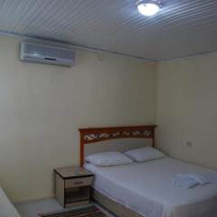 Отель Arya Holiday Houses сейф в номере