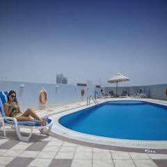 High End 2 Hotel Apartments бассейн