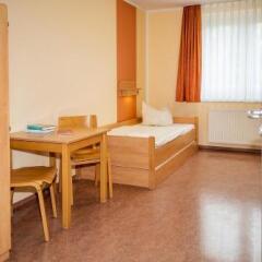 Отель JUGENDGASTEHAUS DRESDEN - Hostel Германия, Дрезден - 1 отзыв об отеле, цены и фото номеров - забронировать отель JUGENDGASTEHAUS DRESDEN - Hostel онлайн комната для гостей фото 3