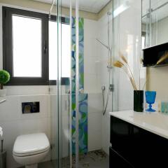King George 83 Vacation apartments Израиль, Тель-Авив - 2 отзыва об отеле, цены и фото номеров - забронировать отель King George 83 Vacation apartments онлайн ванная