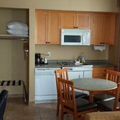 Отель Days Inn & Suites West Edmonton в номере фото 2