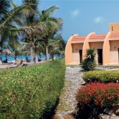 Отель Beach Resort by Bin Majid Hotels & Resorts пляж