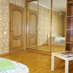 Апартаменты LUXKV Apartment on Moldavskaya комната для гостей фото 4