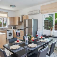 Отель Mesogios Villas в номере фото 2