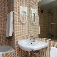 Отель Dorisol Mimosa Hotel Португалия, Фуншал - отзывы, цены и фото номеров - забронировать отель Dorisol Mimosa Hotel онлайн ванная фото 2