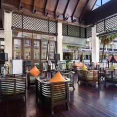 Отель Garden Cliff Resort and Spa Таиланд, Паттайя - отзывы, цены и фото номеров - забронировать отель Garden Cliff Resort and Spa онлайн гостиничный бар