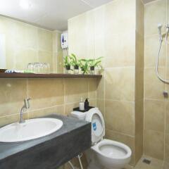 Отель Rome Place Hotel Таиланд, Пхукет - 3 отзыва об отеле, цены и фото номеров - забронировать отель Rome Place Hotel онлайн ванная