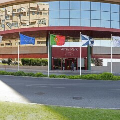 Отель Ramada by Wyndham Lisbon городской автобус