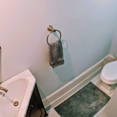 Отель 140 12th ST SE House 3 Bedrooms 2.5 Bathrooms Apts США, Вашингтон - отзывы, цены и фото номеров - забронировать отель 140 12th ST SE House 3 Bedrooms 2.5 Bathrooms Apts онлайн ванная