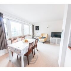 Отель Bright & Airy 2-bedroom Flat for 6 in Blackheath в номере
