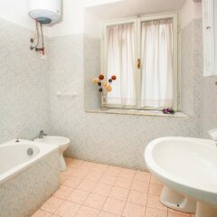 Отель B&B Cult Roma Италия, Рим - отзывы, цены и фото номеров - забронировать отель B&B Cult Roma онлайн ванная