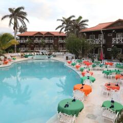 Отель Mangos Boutique Beach Resort бассейн