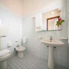 Отель Rinaldi Hotel Италия, Римини - отзывы, цены и фото номеров - забронировать отель Rinaldi Hotel онлайн ванная фото 2