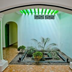 Отель Negombo Beach by Flipflop Hostels интерьер отеля
