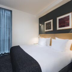 Отель Adina Apartment Hotel Copenhagen Дания, Копенгаген - 1 отзыв об отеле, цены и фото номеров - забронировать отель Adina Apartment Hotel Copenhagen онлайн сейф в номере