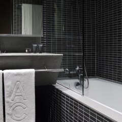 AC Hotel Som by Marriott ванная