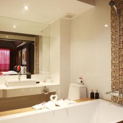 Rayaburi Hotel Patong Пхукет ванная
